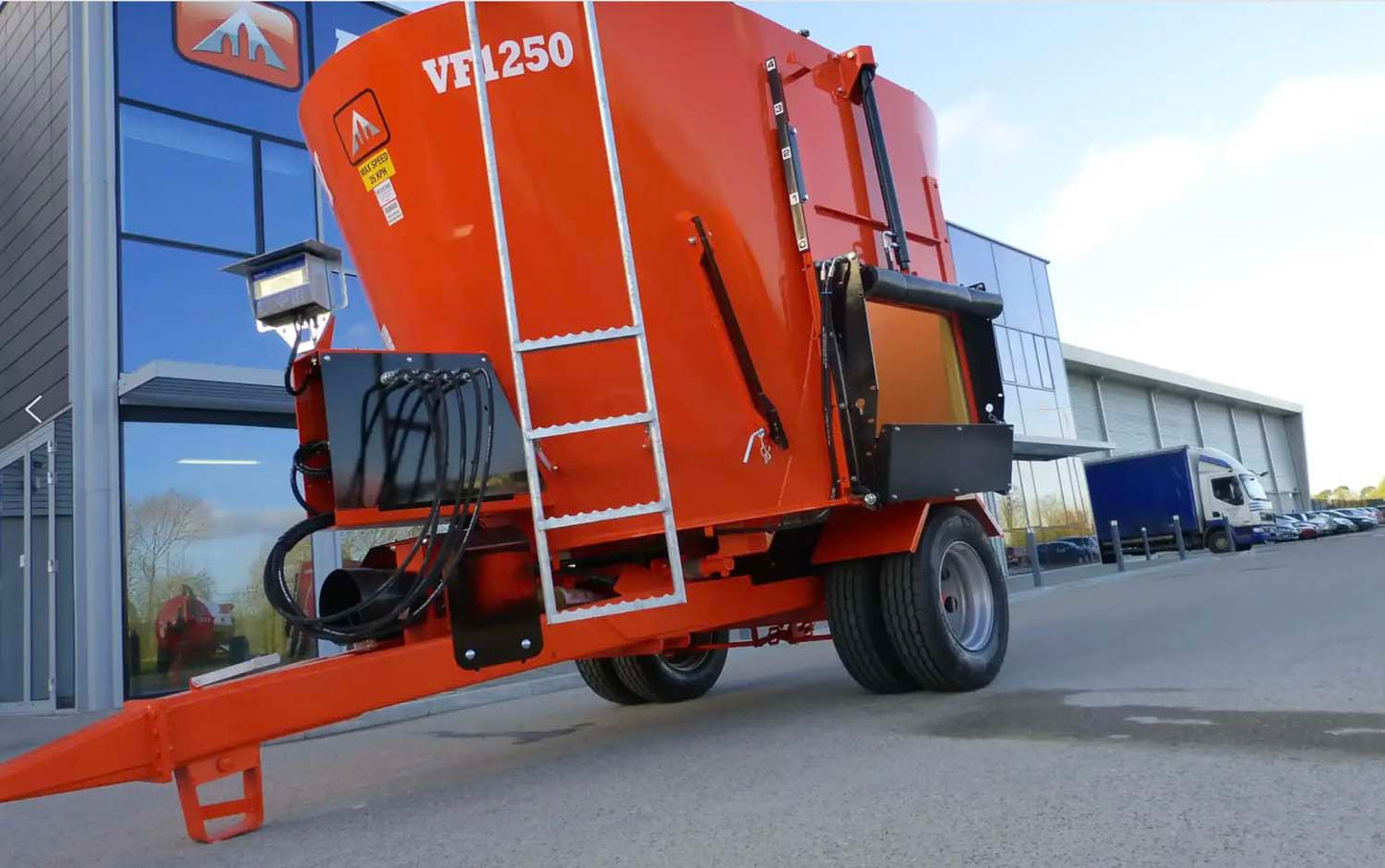 Single Auger Vertical Feeder