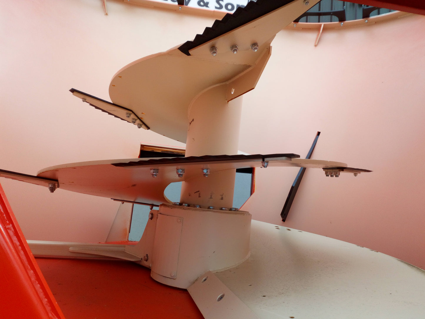 New Abbey VF1350 Abbey Feeder